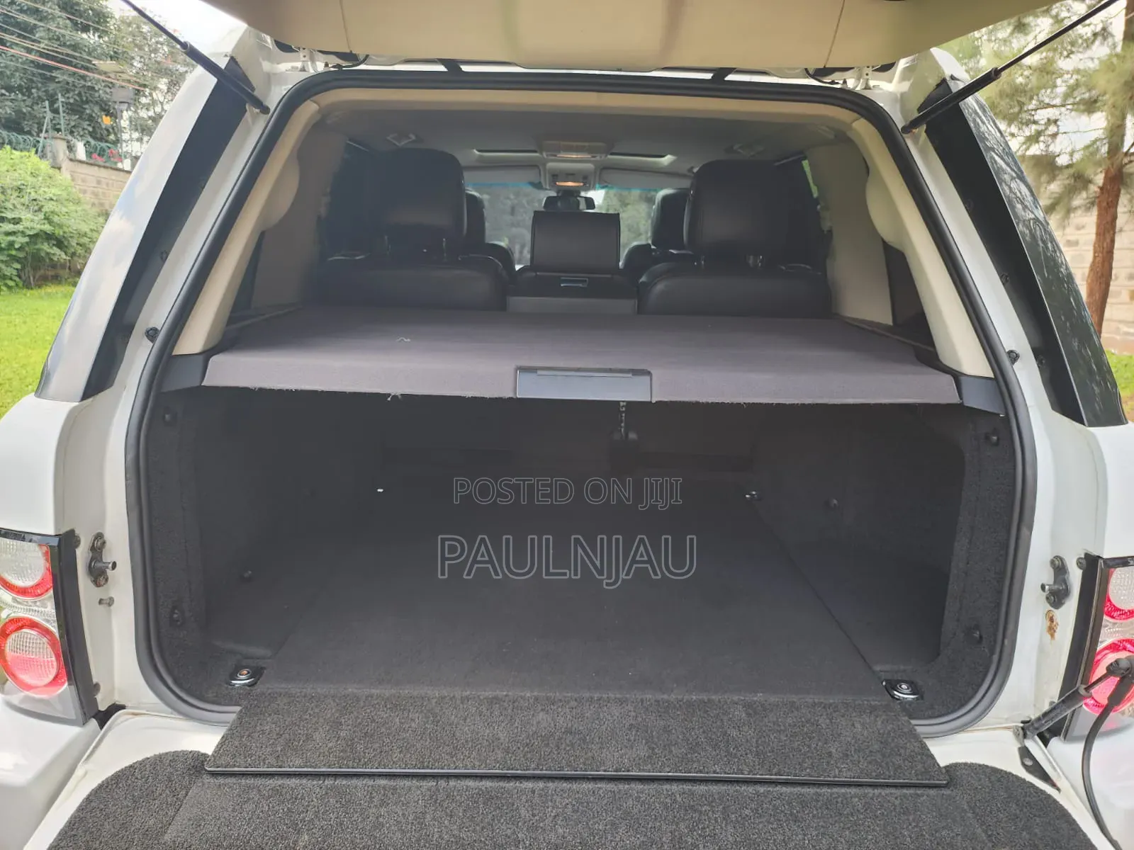 Land Rover Discovery 2010 White