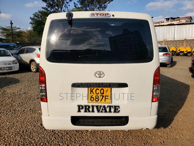 Toyota HiAce 2011 White - thumbnail 3