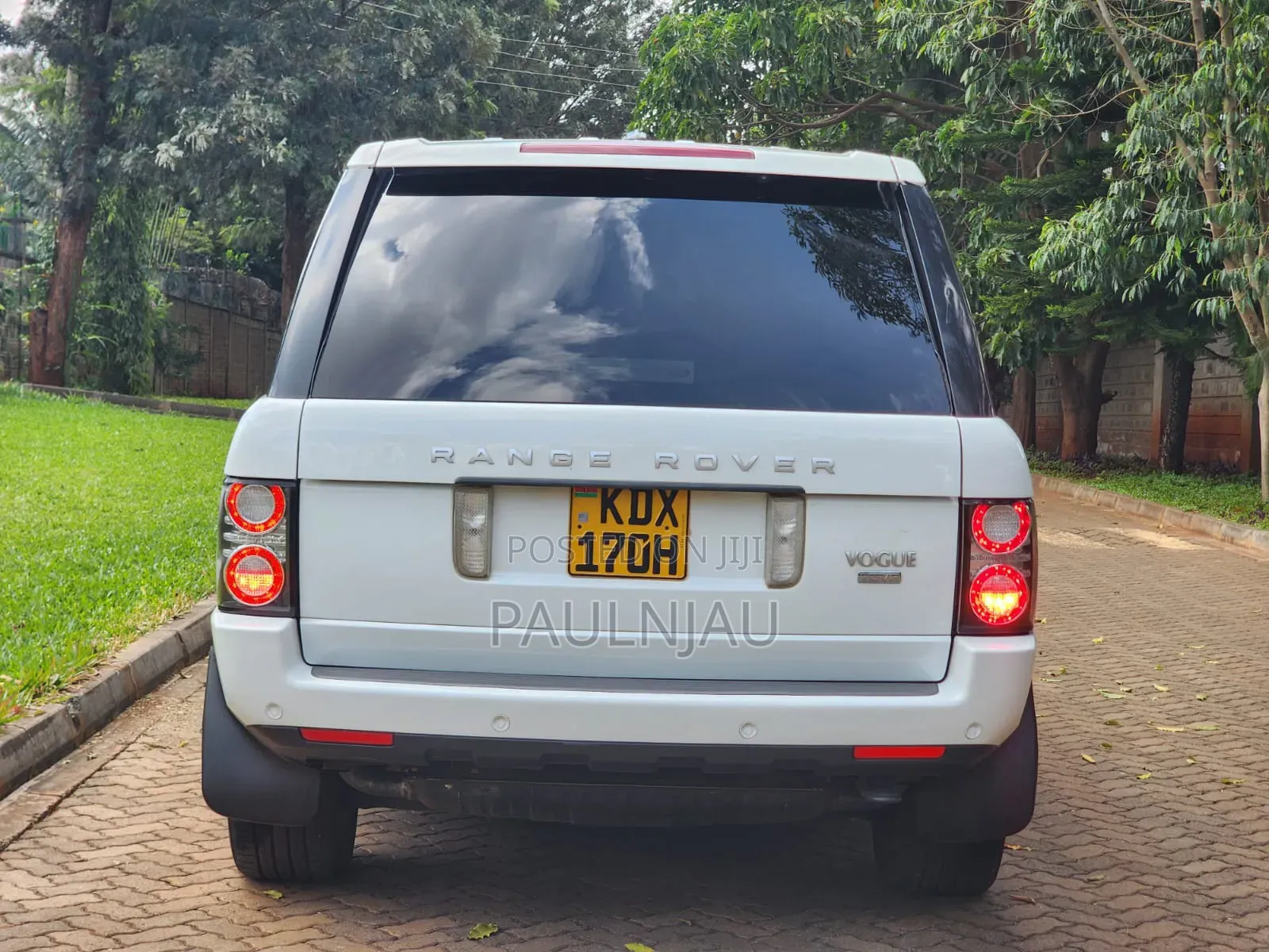Land Rover Discovery 2010 White