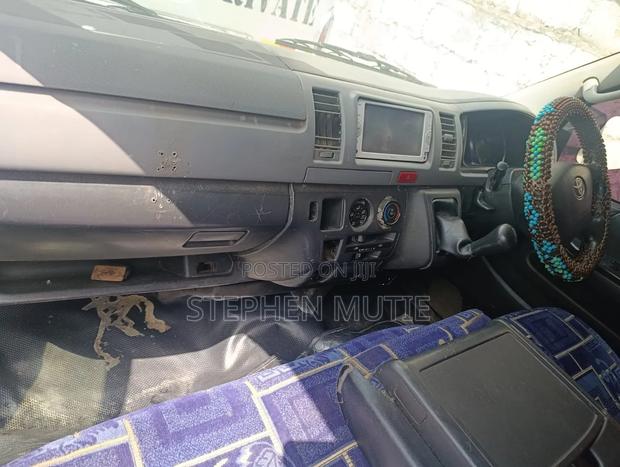Toyota HiAce 2011 White - thumbnail 5
