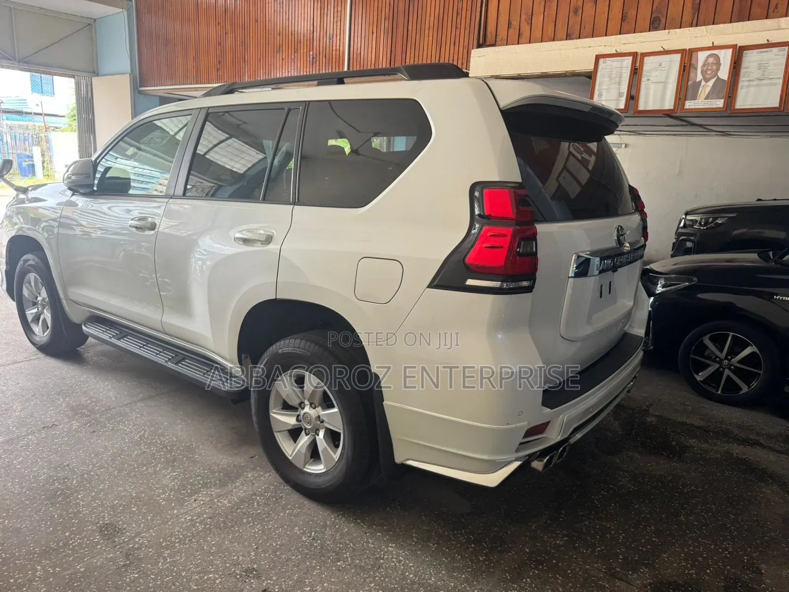 Toyota Land Cruiser Prado 2017 White