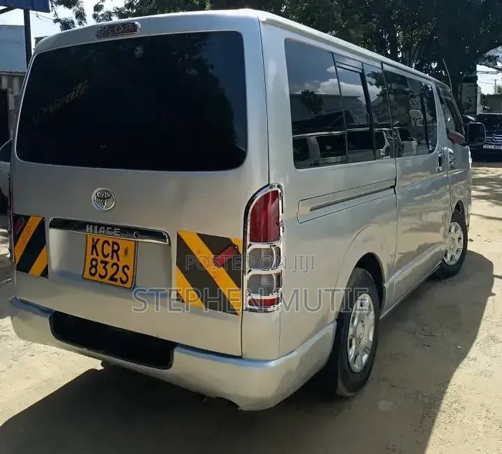 Toyota HiAce 2012 Silver