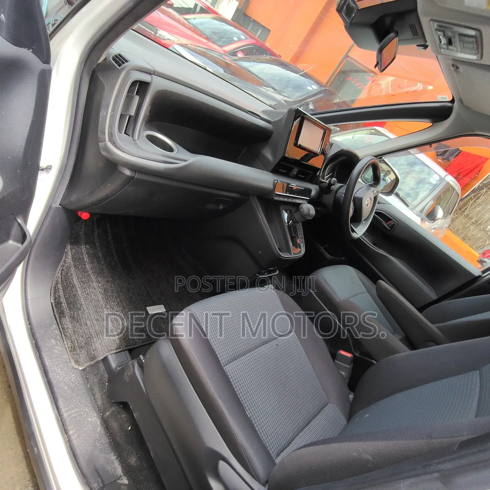 Toyota Noah 2022 White