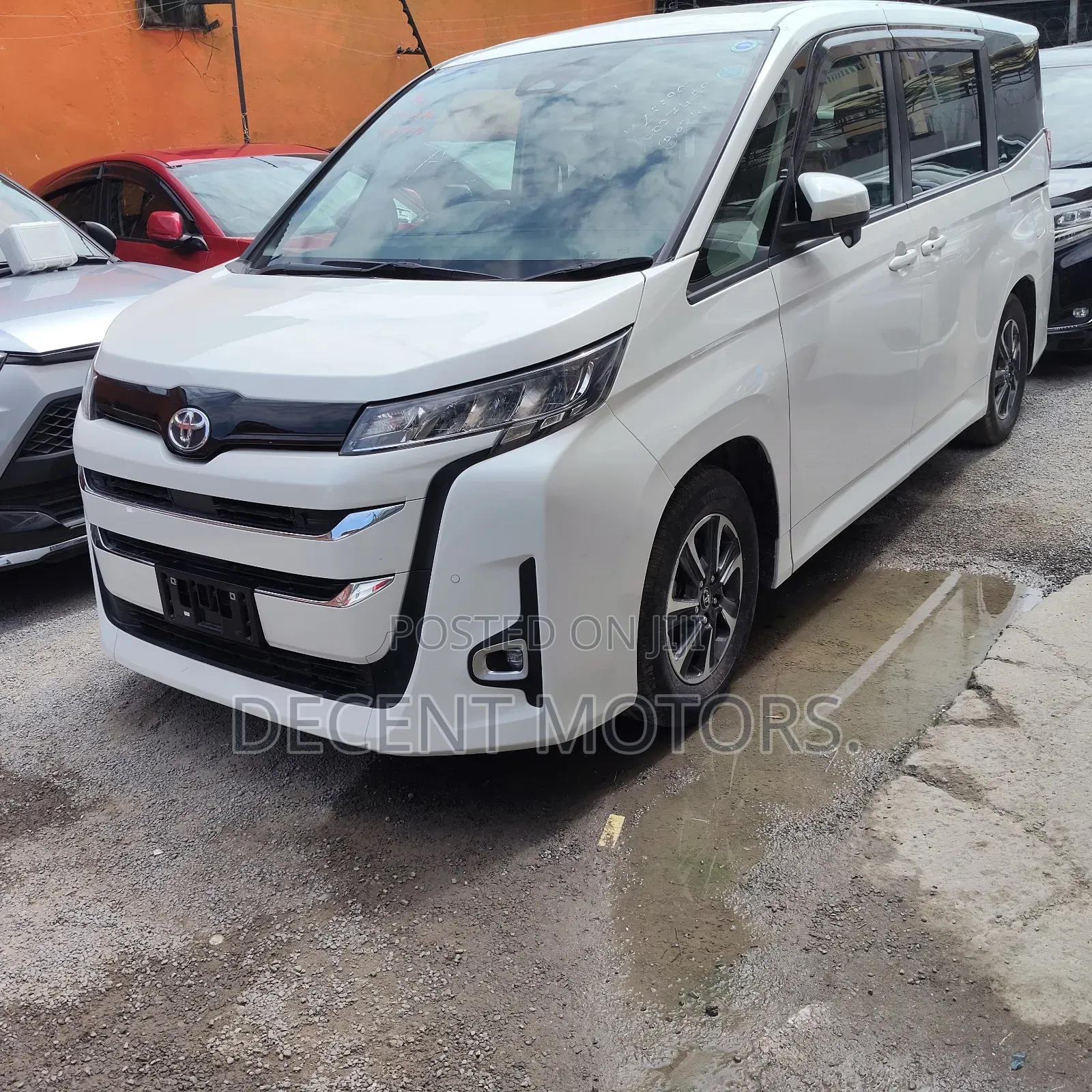 Toyota Noah 2022 White