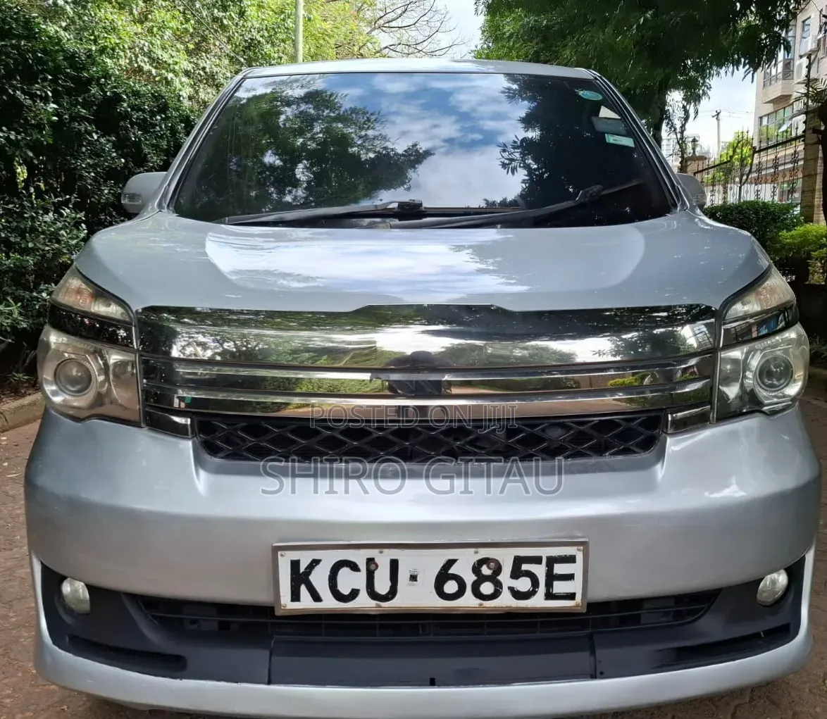 Toyota Voxy 2012 Silver