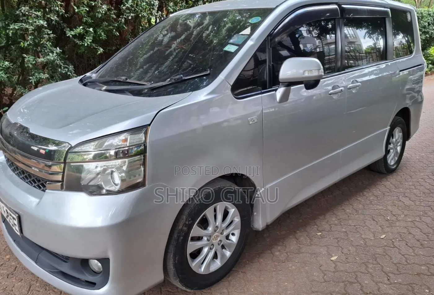 Toyota Voxy 2012 Silver