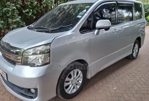 Toyota Voxy 2012 Silver