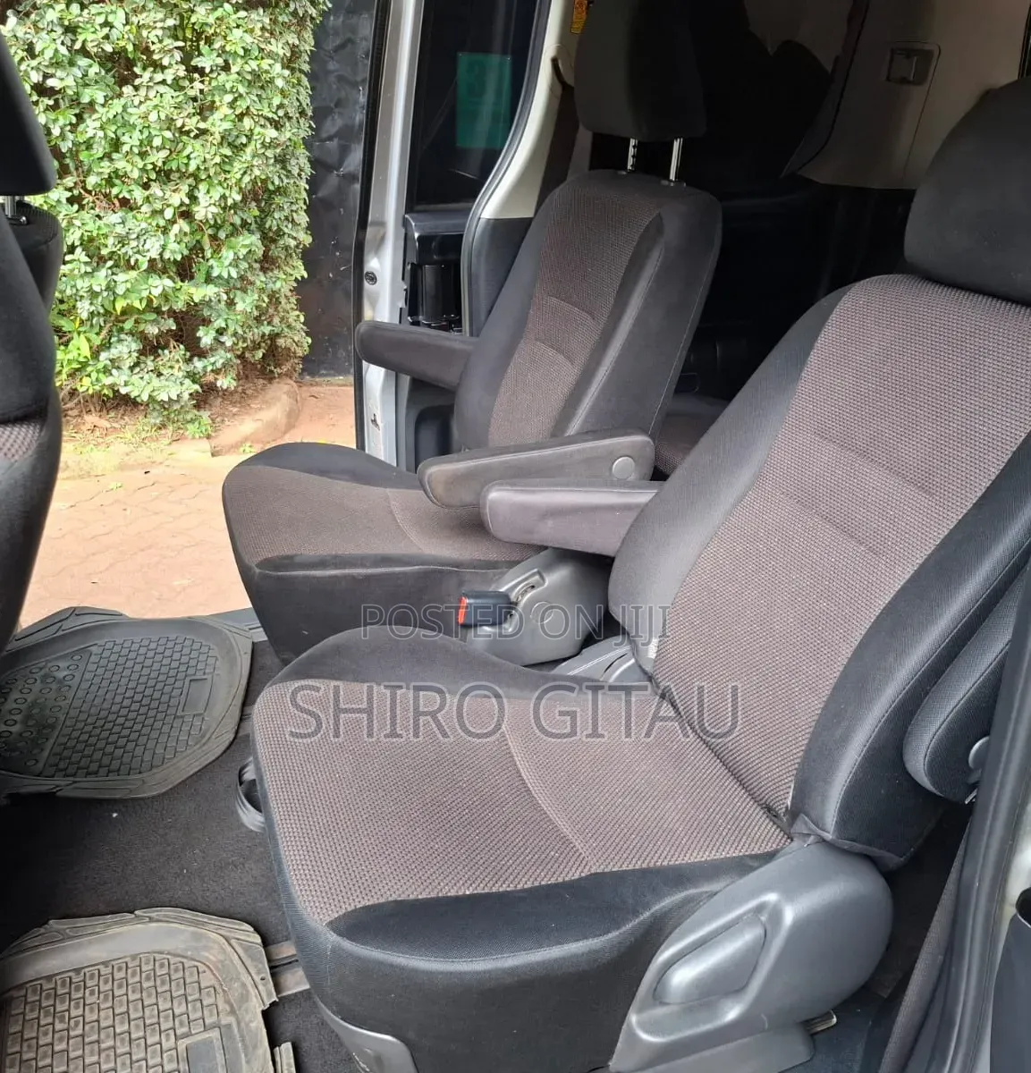 Toyota Voxy 2012 Silver