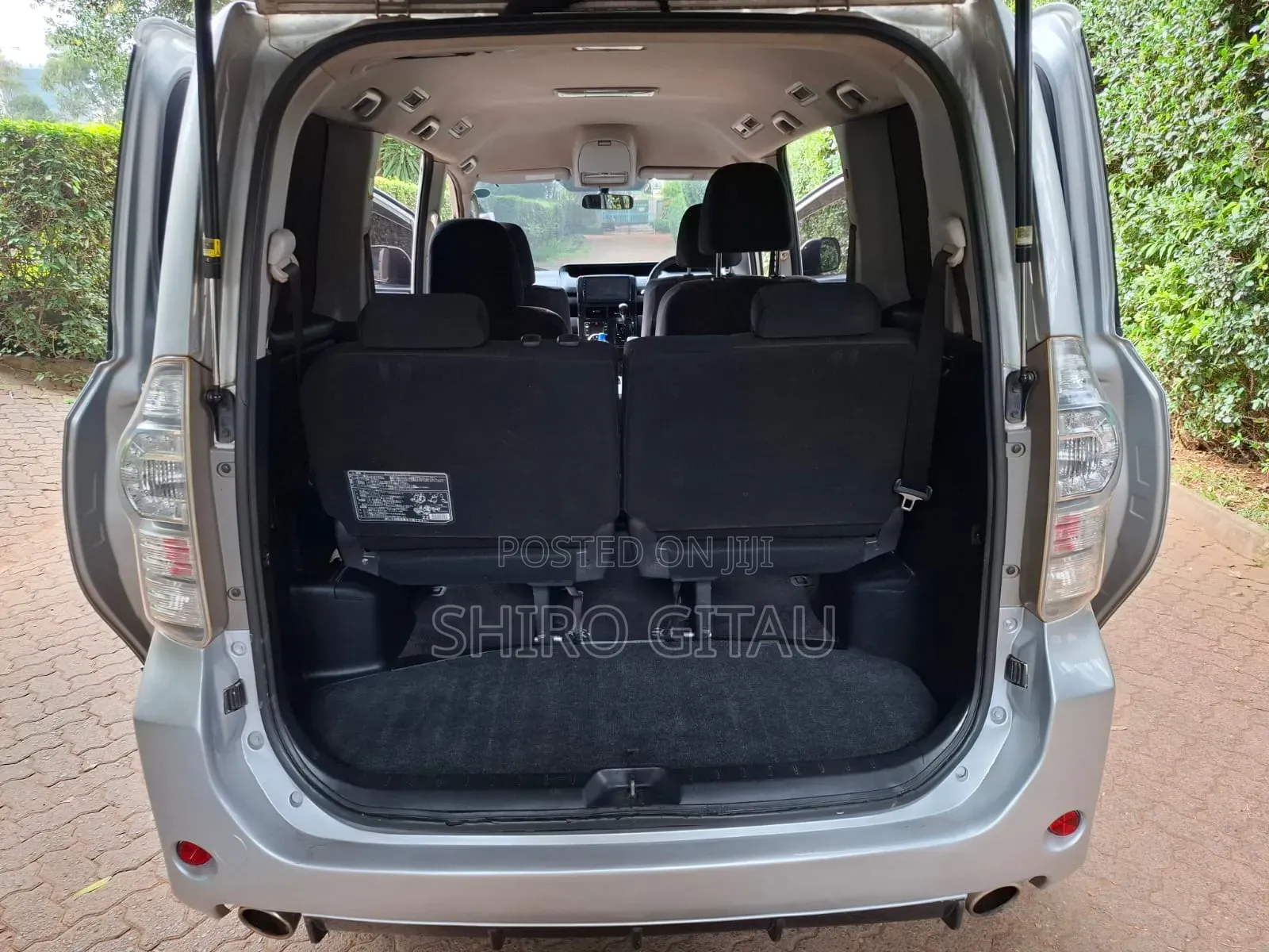 Toyota Voxy 2012 Silver