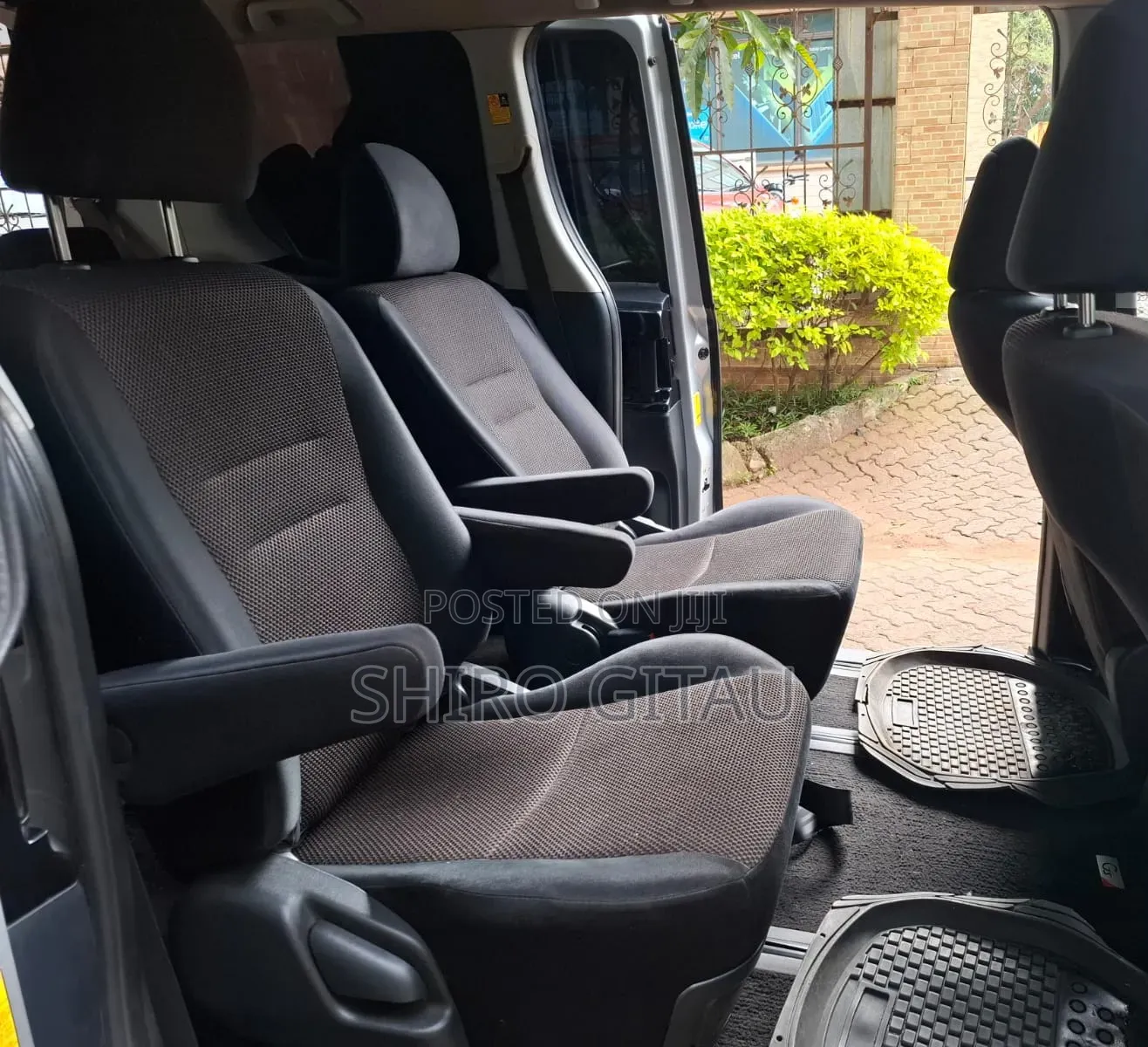 Toyota Voxy 2012 Silver