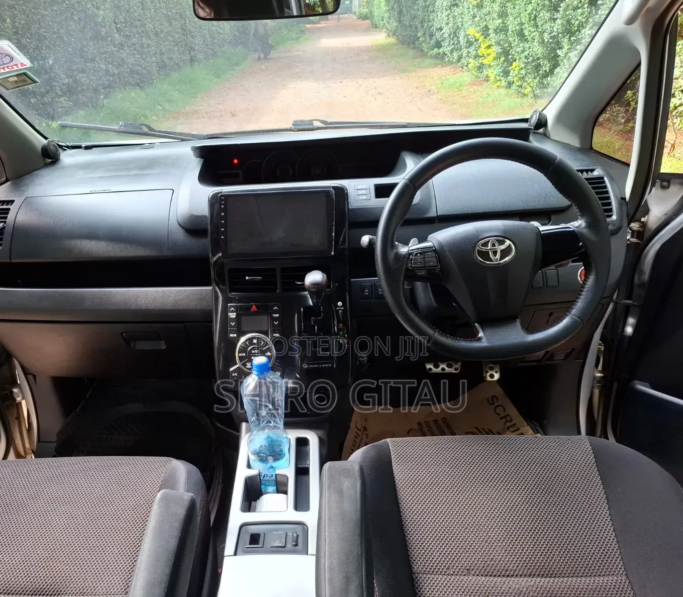 Toyota Voxy 2012 Silver