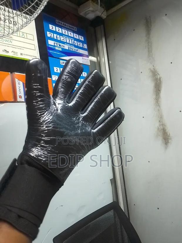 ""Uhlsport Black Goalkeeper Gloves ""
