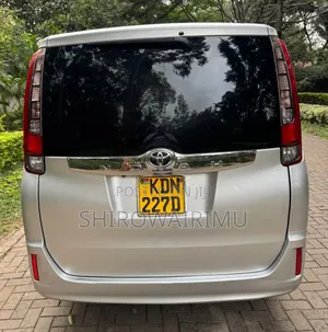 Toyota Noah 2016 Silver