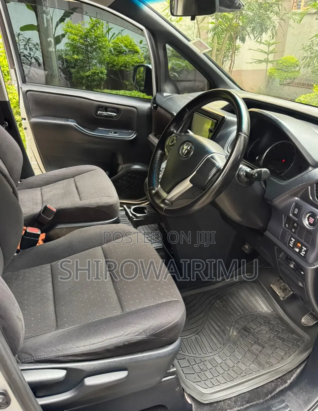 Toyota Noah 2016 Silver