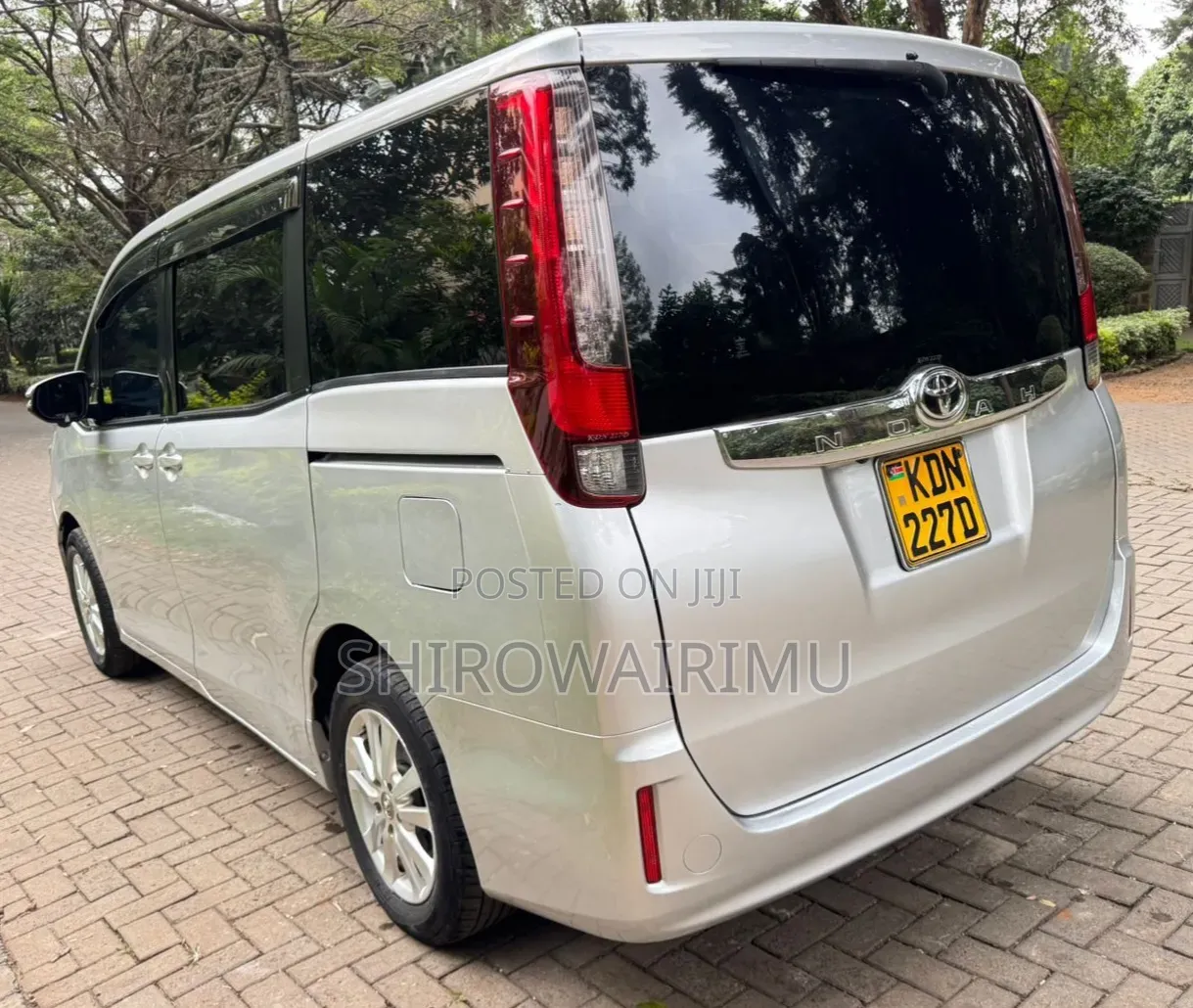 Toyota Noah 2016 Silver