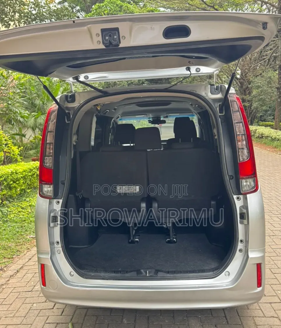 Toyota Noah 2016 Silver