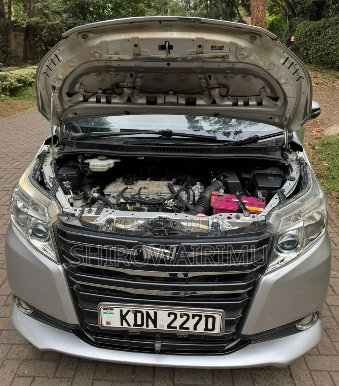 Toyota Noah 2016 Silver