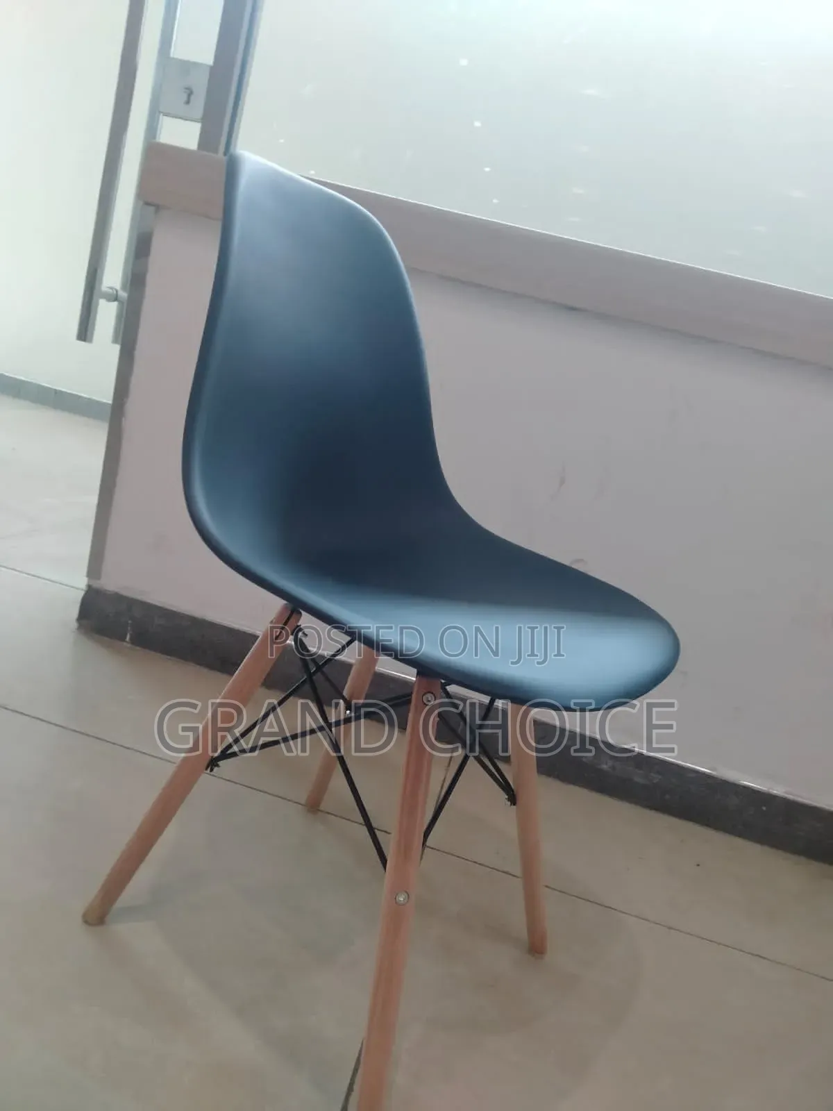 Black Salon Chair
