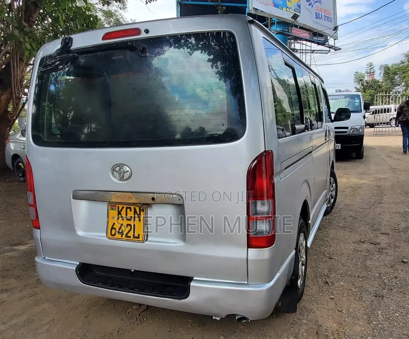 Toyota HiAce 2011 White