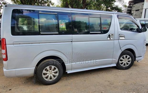 Toyota HiAce 2011 White - thumbnail 6