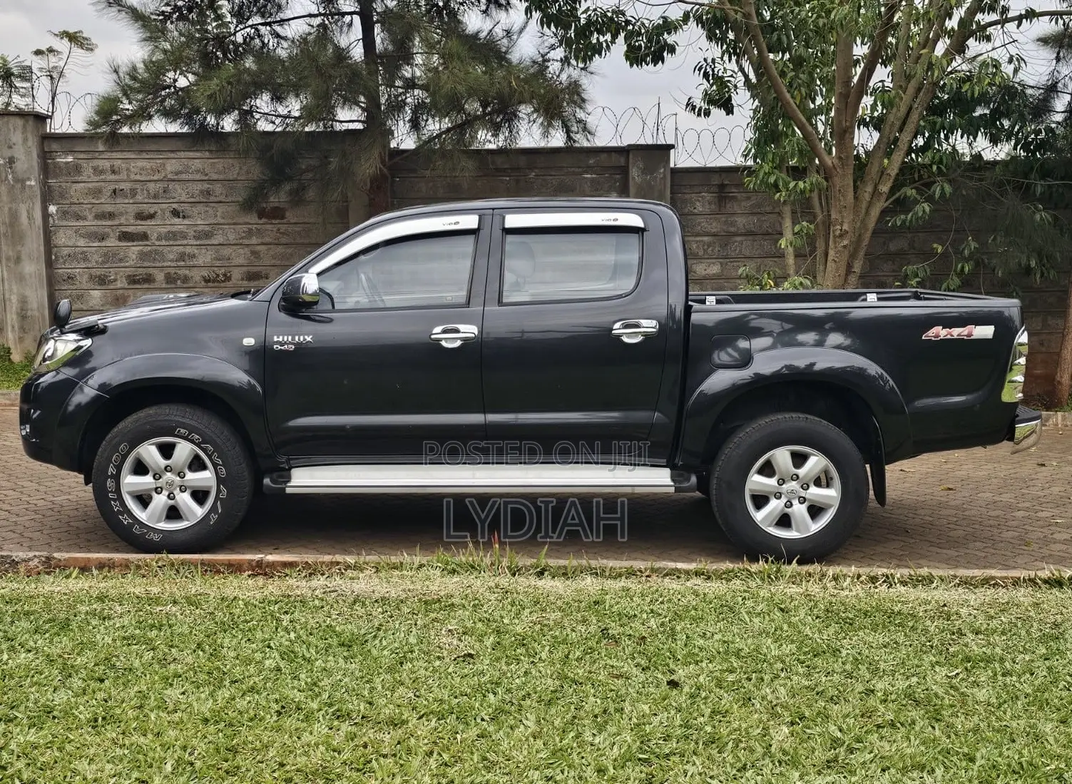 Toyota Hilux 2011 Black