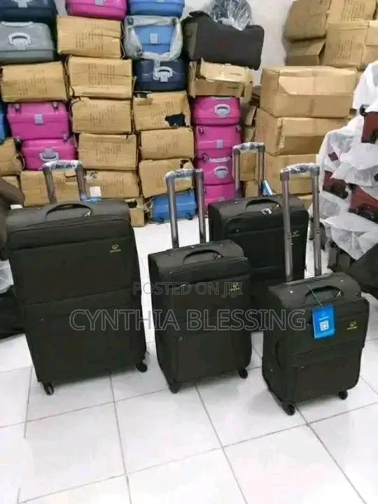 Premium Elegant Suitcase With 360° Wheels Movement