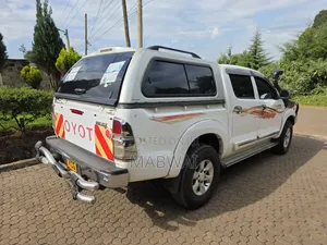 Toyota Hilux 2008 White