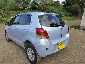 Toyota Vitz 2007 Silver
