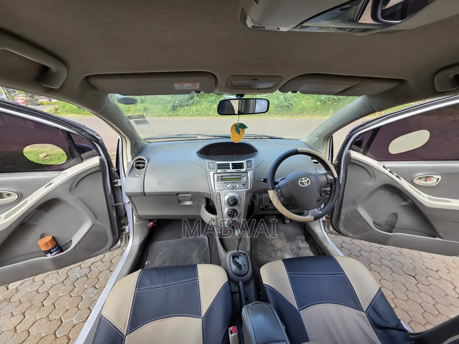 Toyota Vitz 2007 Silver