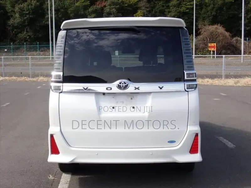 Toyota Voxy 2019 White