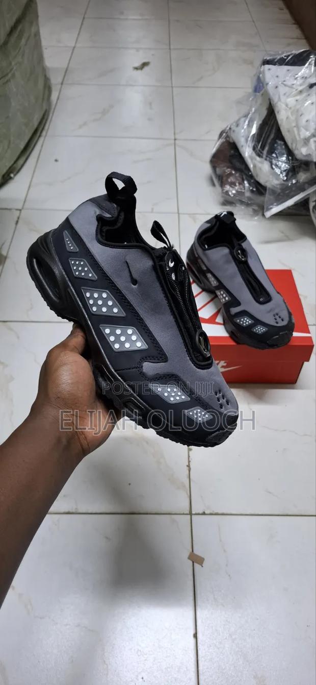 Nike Air Max SNDR Sneakers