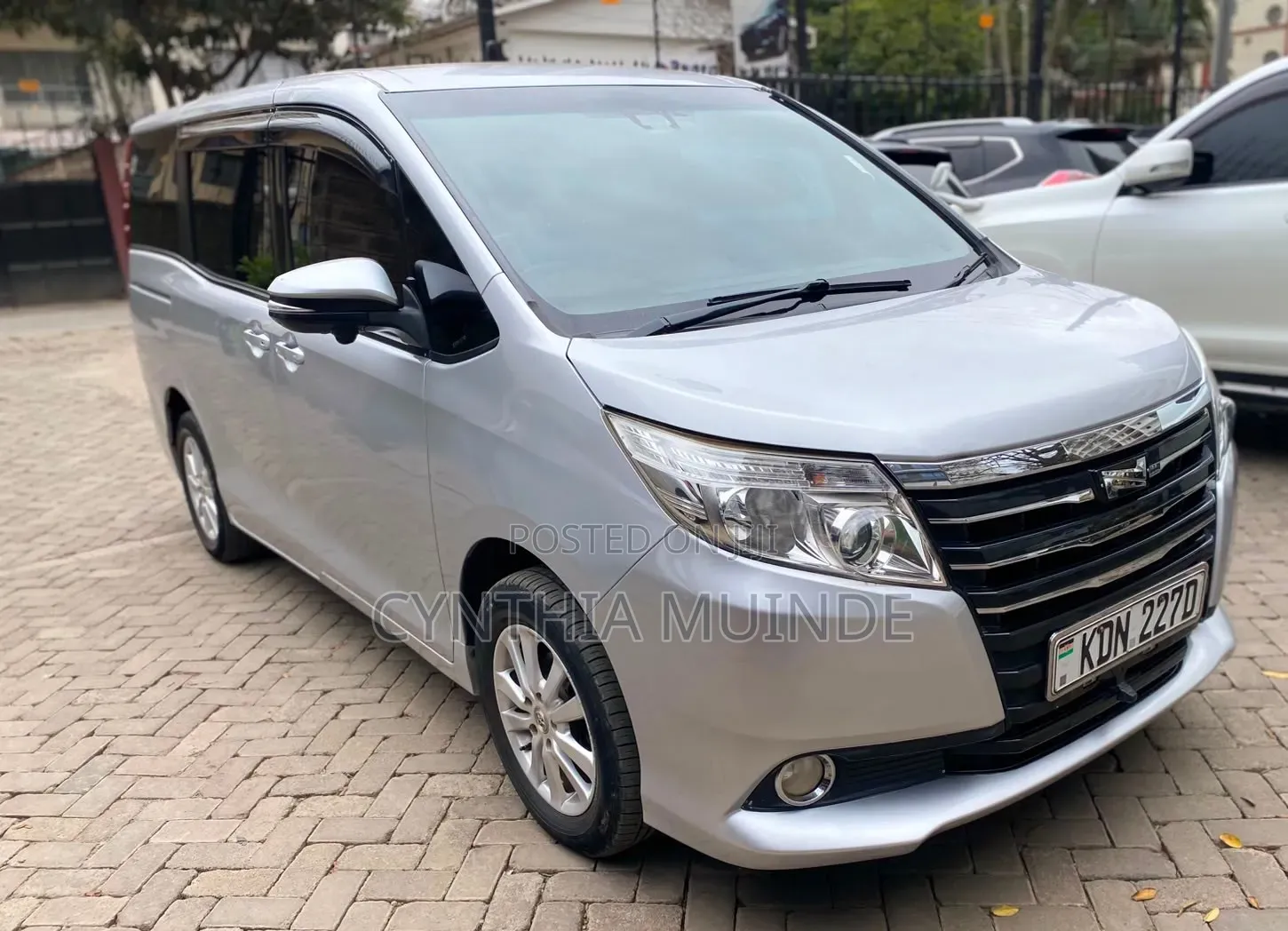 Toyota Noah 2017 Silver