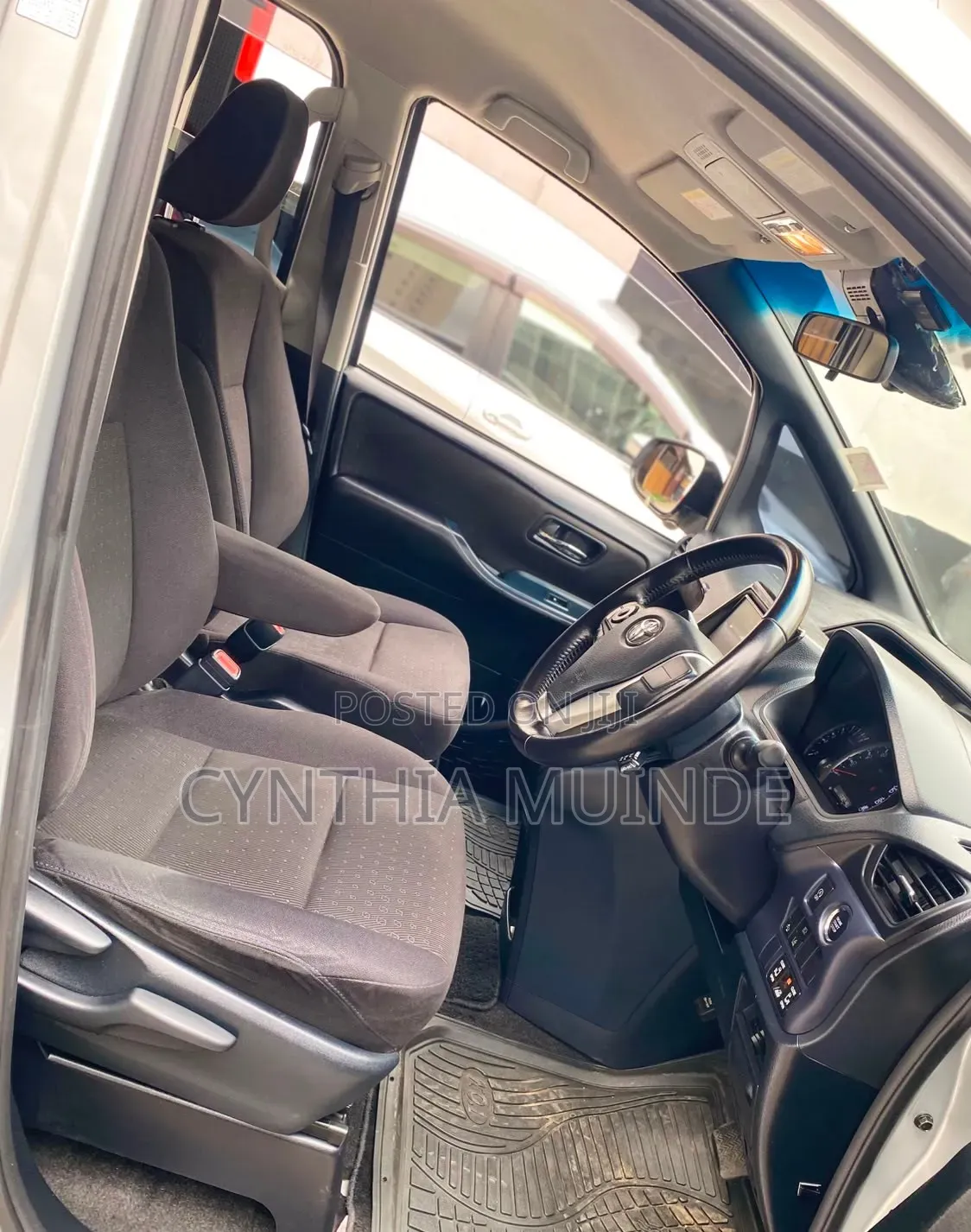 Toyota Noah 2017 Silver