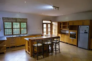 5bdrm House in Lakeview Estate for rent