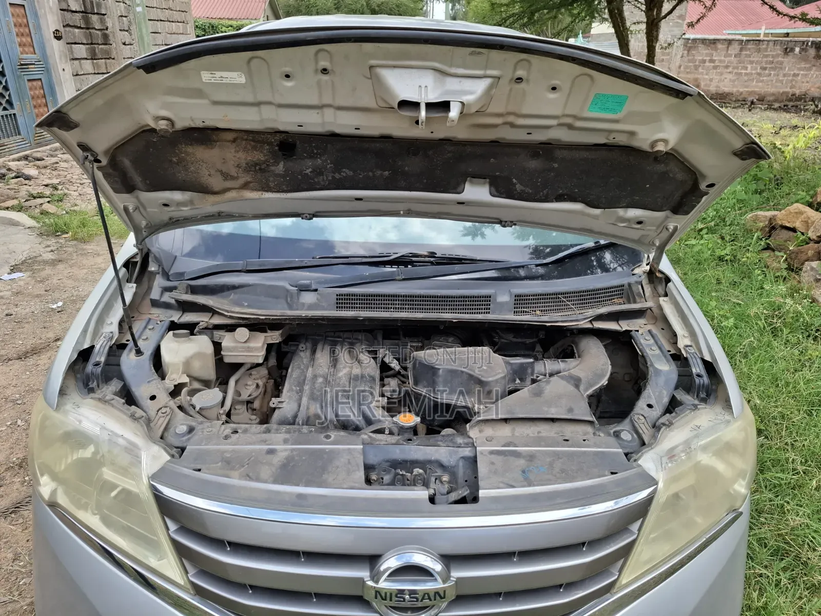 Nissan Serena 2011 Silver