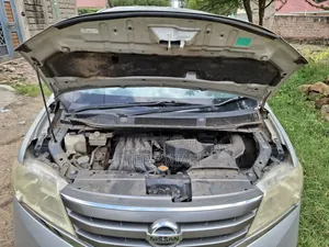 Nissan Serena 2011 Silver