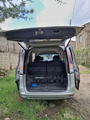 Nissan Serena 2011 Silver