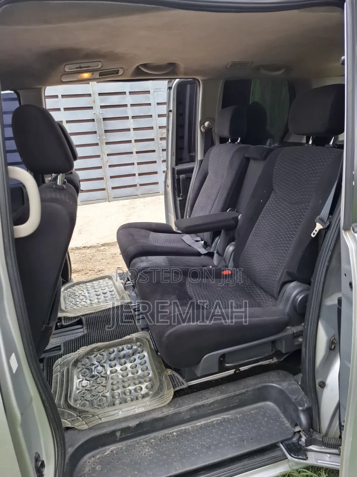 Nissan Serena 2011 Silver