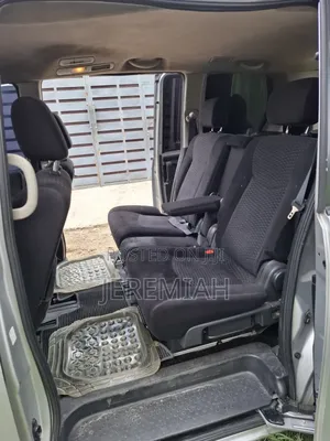 Nissan Serena 2011 Silver