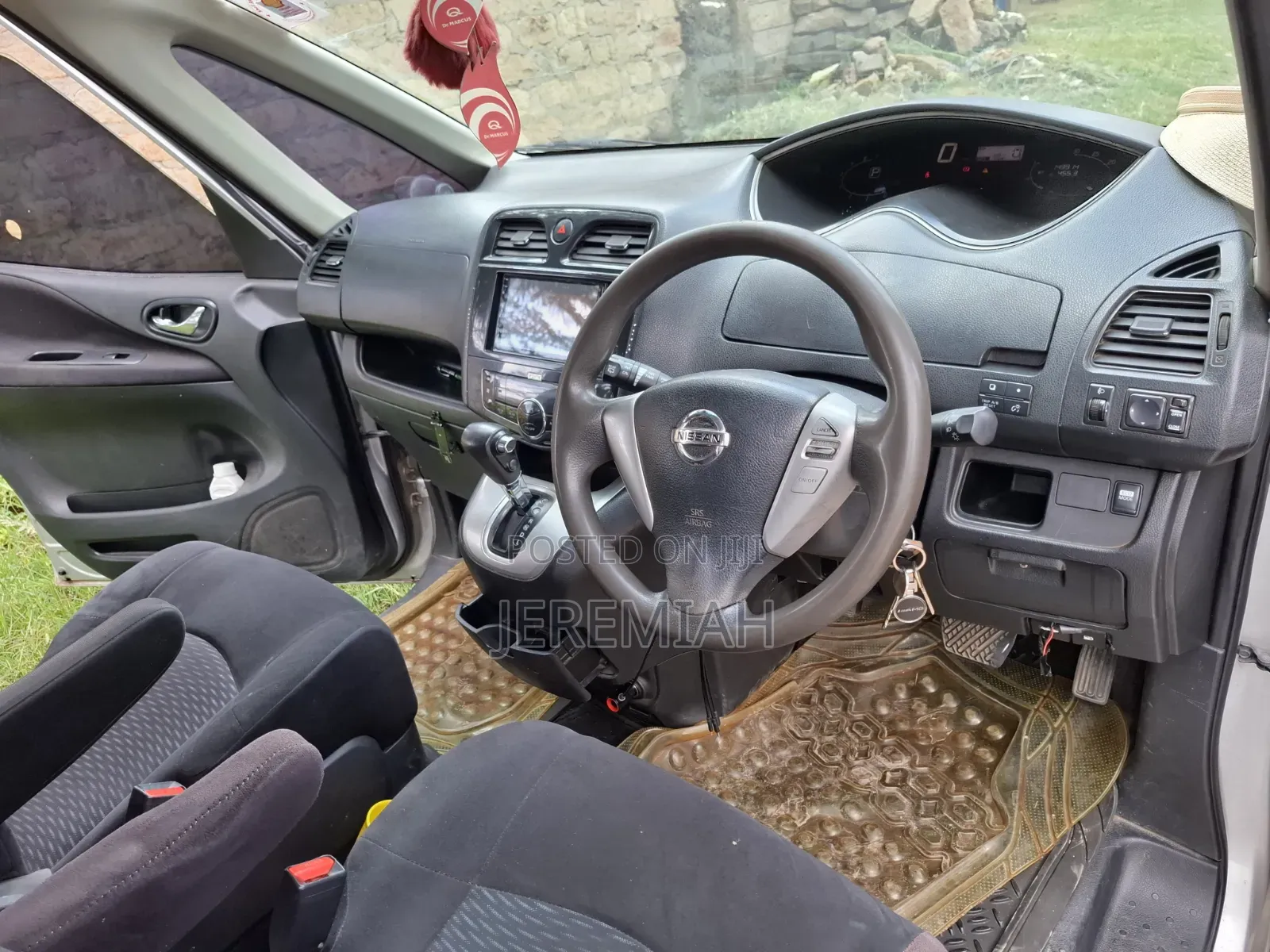 Nissan Serena 2011 Silver