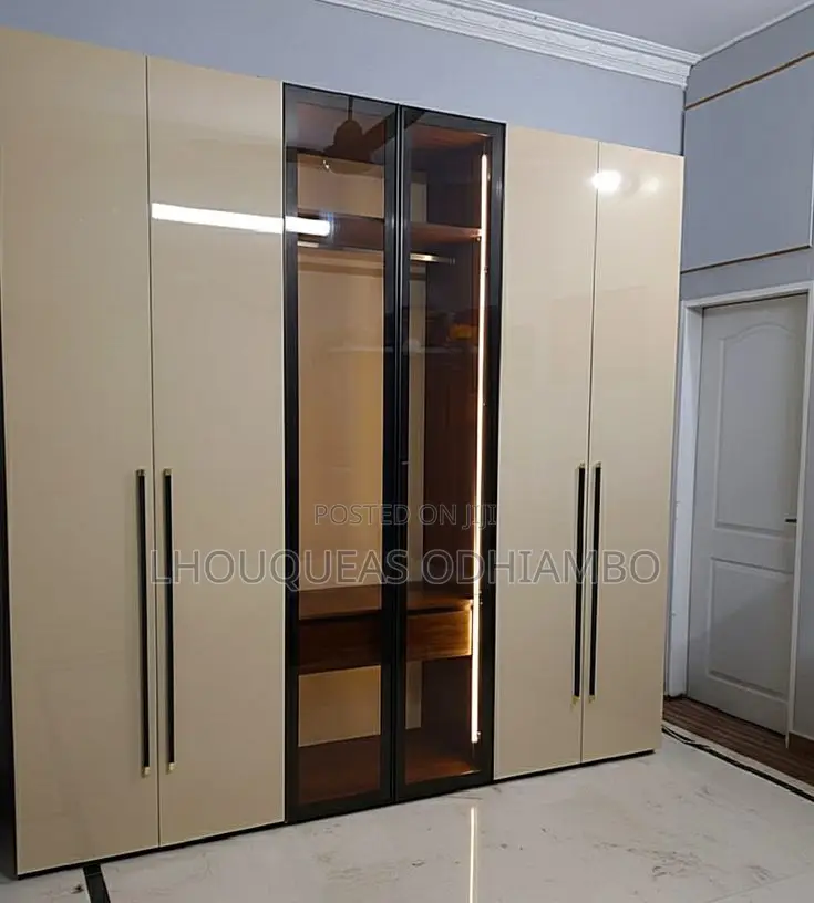 Modern Built-in Wardrobe