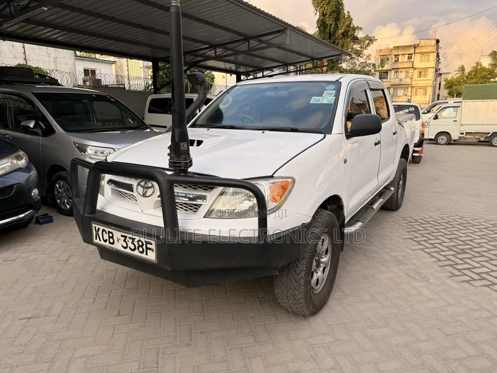 Toyota Hilux 2008 White