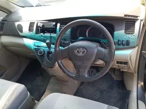 Toyota ISIS 2008 Gray