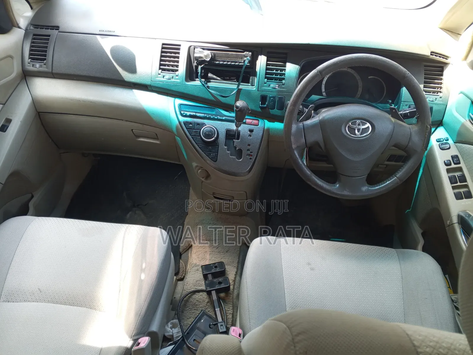 Toyota ISIS 2008 Gray