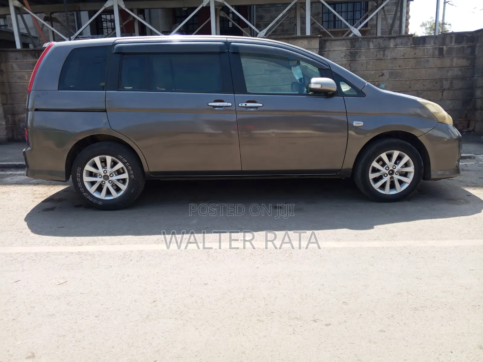 Toyota ISIS 2008 Gray