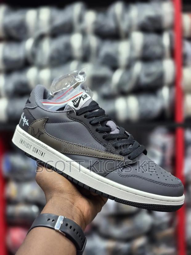 Air Jordan 1 Traviss Scott Utopia Sneakers