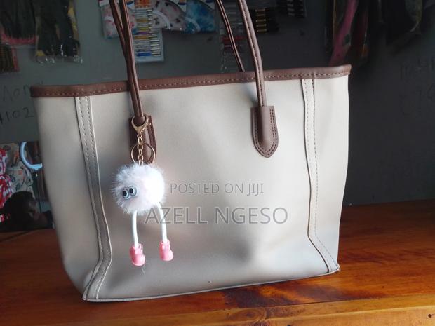 Elegant Fashion Bags in Any Colour.They Can Be Styled With Any Outfit.