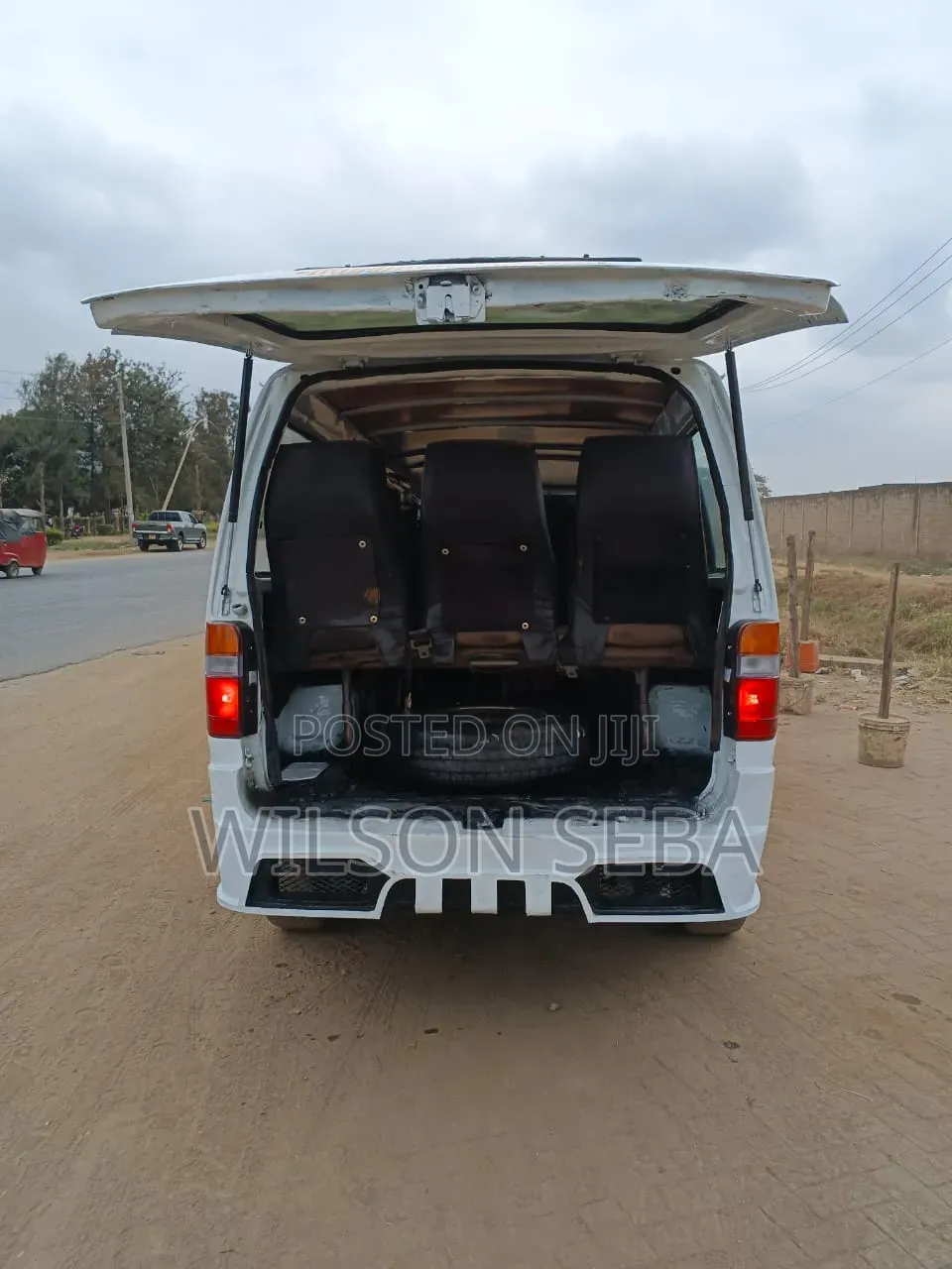 Toyota HiAce 2000 White