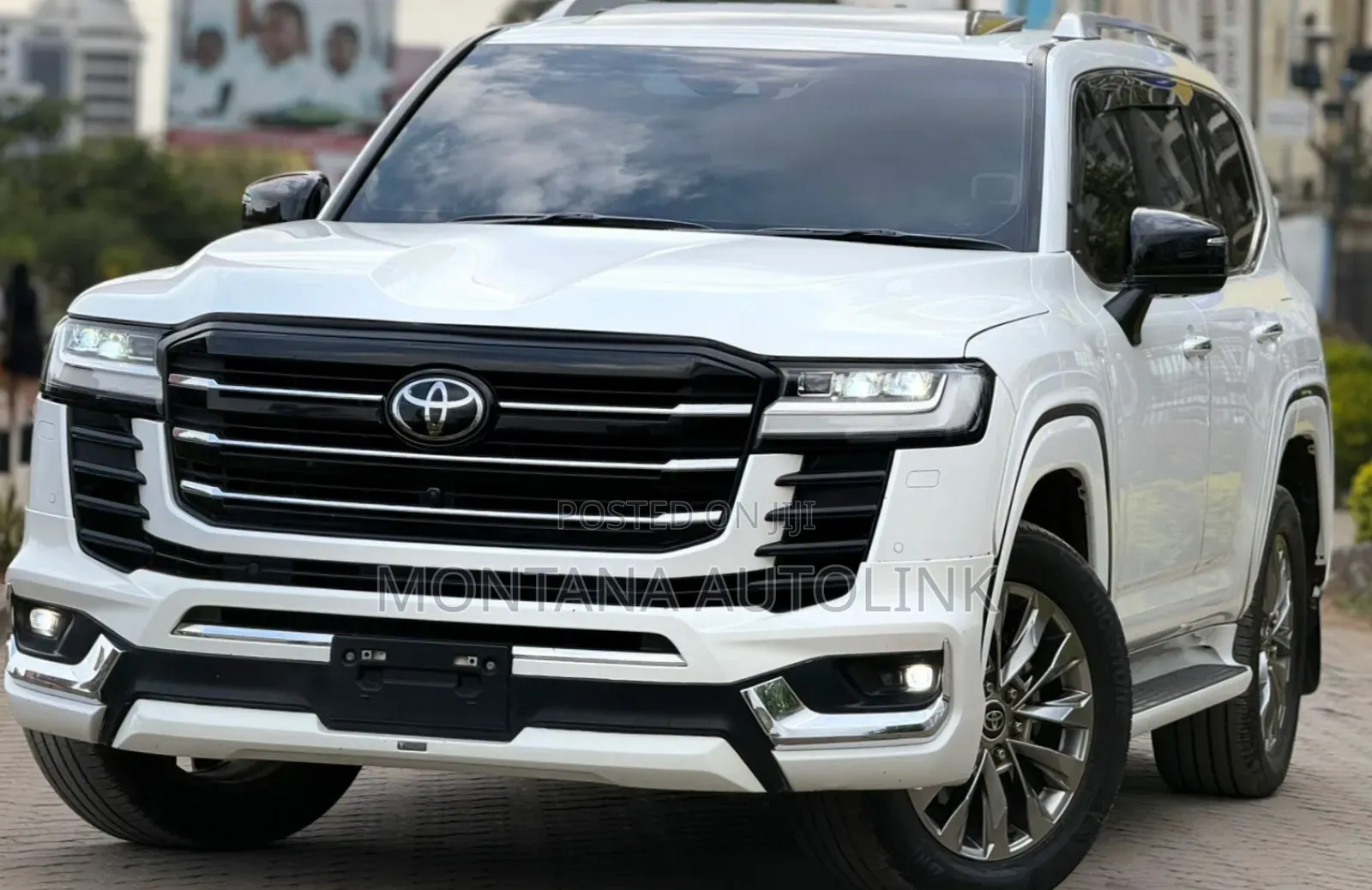Toyota Land Cruiser LC300 2022 White
