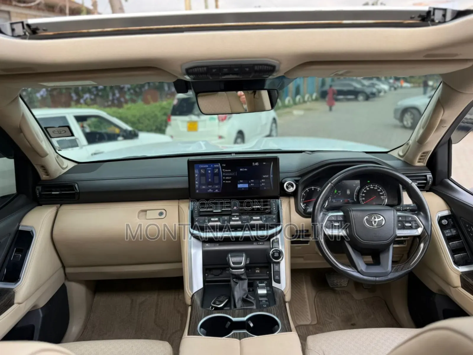 Toyota Land Cruiser LC300 2022 White